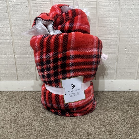 Victoria's Secret Other - Victoria's Secret Plush Sherpa Cozy Fleece Throw Blanket Red Plaid Holiday 2024